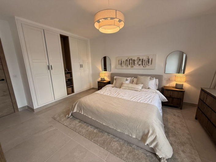 Image No.13-4 Bed Townhouse for sale