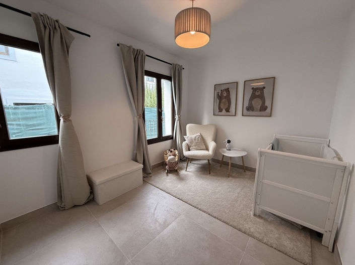 Image No.17-4 Bed Townhouse for sale