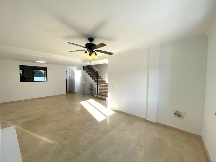 Image No.14-3 Bed Townhouse for sale