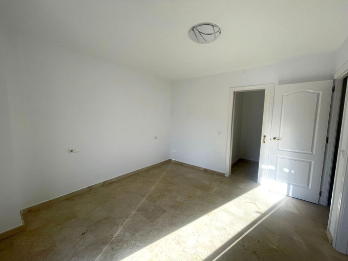 Image No.18-3 Bed Townhouse for sale