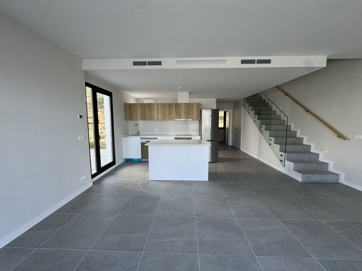 Image No.4-4 Bed Townhouse for sale