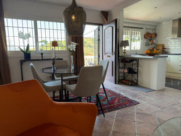 cx8ut9t4enp4-c23c0f86247804fa50226aecd8b0b2c8