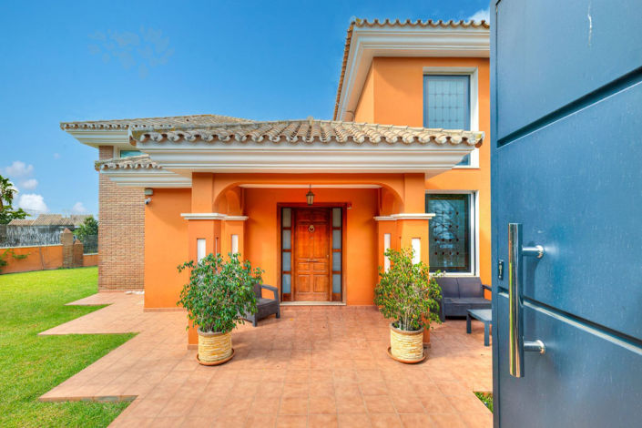 Image No.2-6 Bed Villa for sale