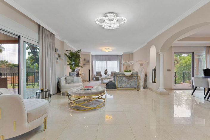 Image No.9-6 Bed Villa for sale