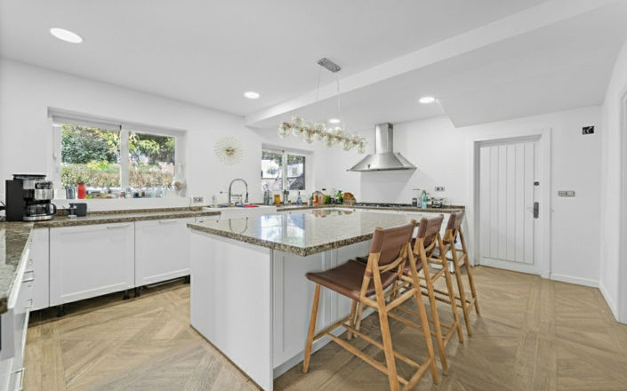 Image No.11-5 Bed Villa for sale