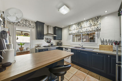 ro753xq5479-467d0cee5b725f3ef65f102a0c2e69c0