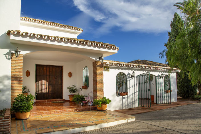 Image No.4-6 Bed Villa for sale