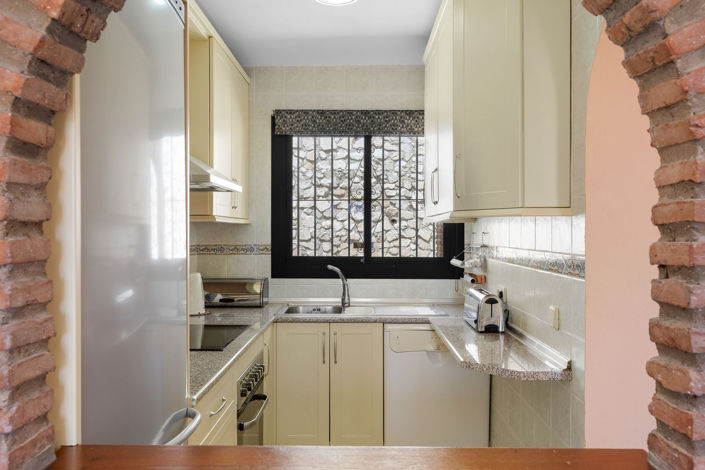 Image No.12-5 Bed Townhouse for sale