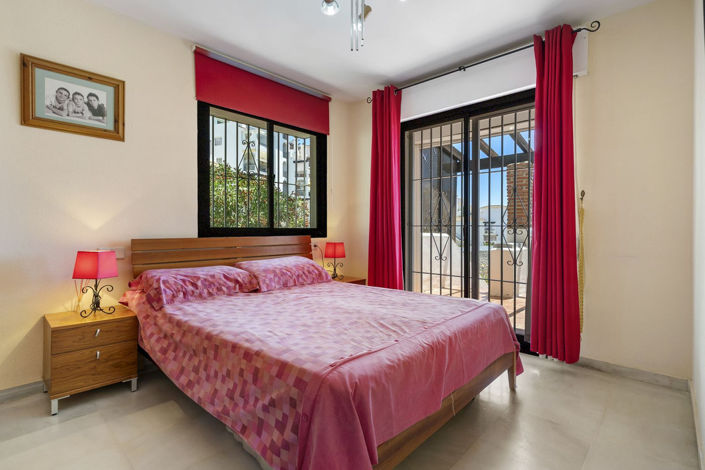 Image No.21-5 Bed Townhouse for sale