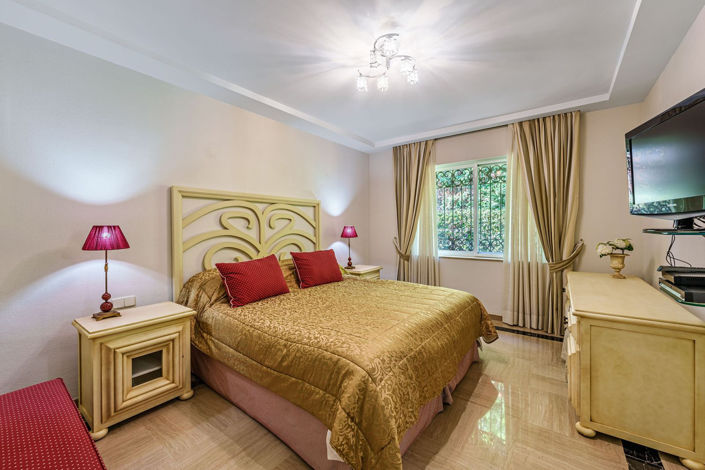 Image No.19-9 Bed Villa for sale