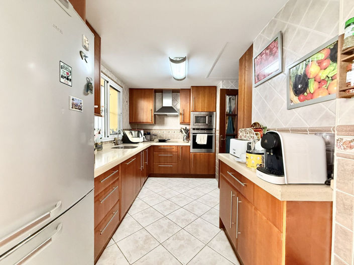 Image No.10-4 Bed Townhouse for sale