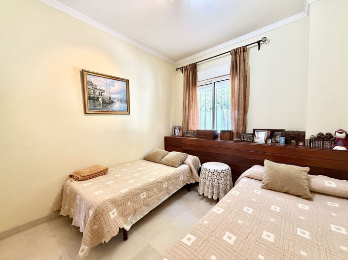 Image No.15-4 Bed Townhouse for sale