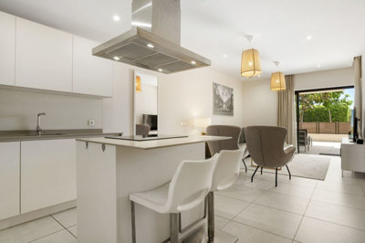 gbmeqlc5xyj10-bb915d1cb19341576dcdc994b81ab9c