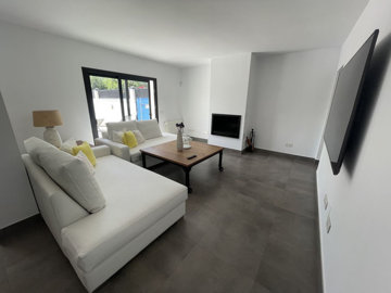 rey1eog00ee9-467d0cee5b725f3ef65f102a0c2e69c0