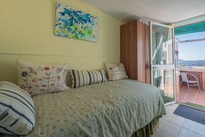 Image No.18-2 Bed Townhouse for sale