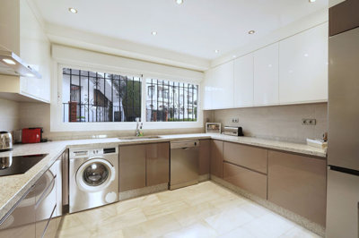 zf8e8m6x68k8-e64a9055bba3e77ac8aca3b893cdf826