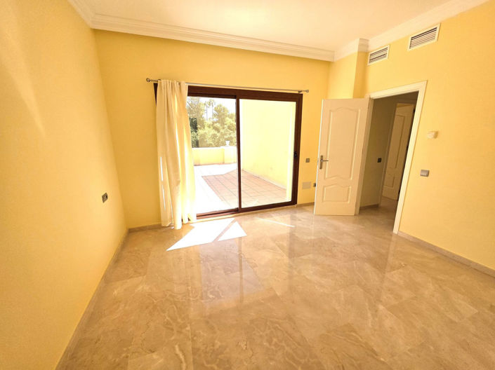 Image No.8-4 Bed Villa for sale