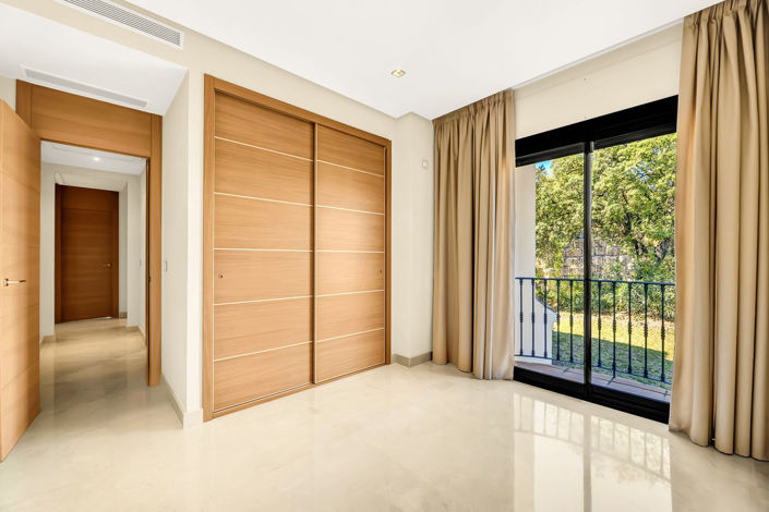 Image No.10-3 Bed Apartment for sale