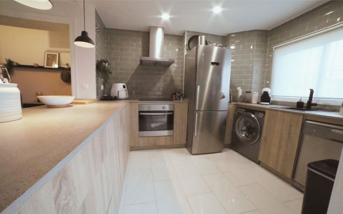 Image No.8-2 Bed Apartment for sale