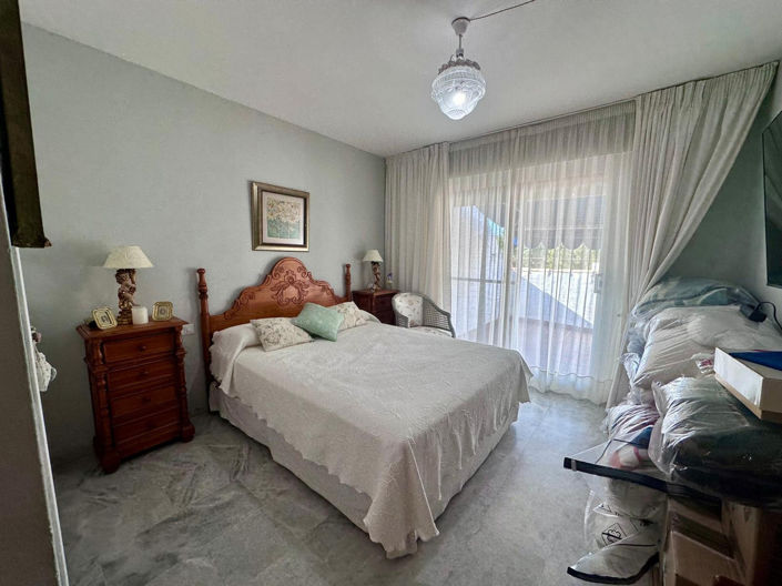 Image No.14-4 Bed Townhouse for sale