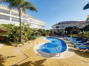 qhdqbbcc7yn27-f6e8bc237ba13ac4c268badec6354f3