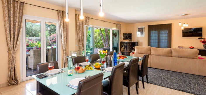 Image No.11-8 Bed Villa for sale