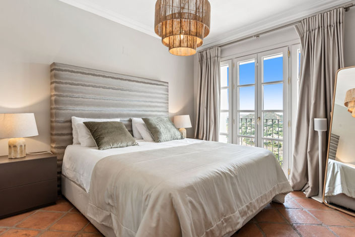 Image No.16-5 Bed Townhouse for sale