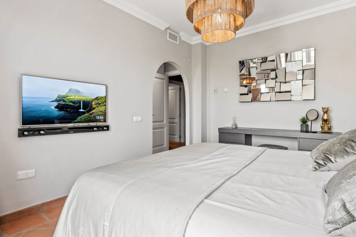 Image No.17-5 Bed Townhouse for sale