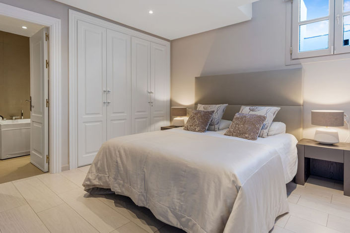 Image No.18-5 Bed Townhouse for sale