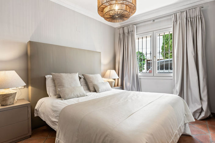 Image No.19-5 Bed Townhouse for sale