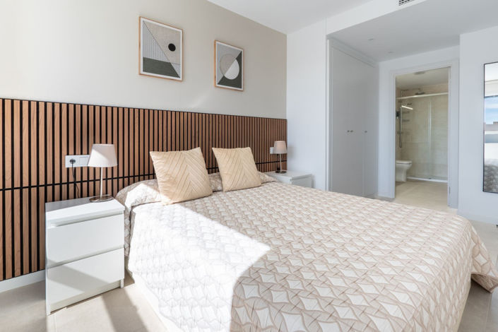 Image No.13-4 Bed Townhouse for sale