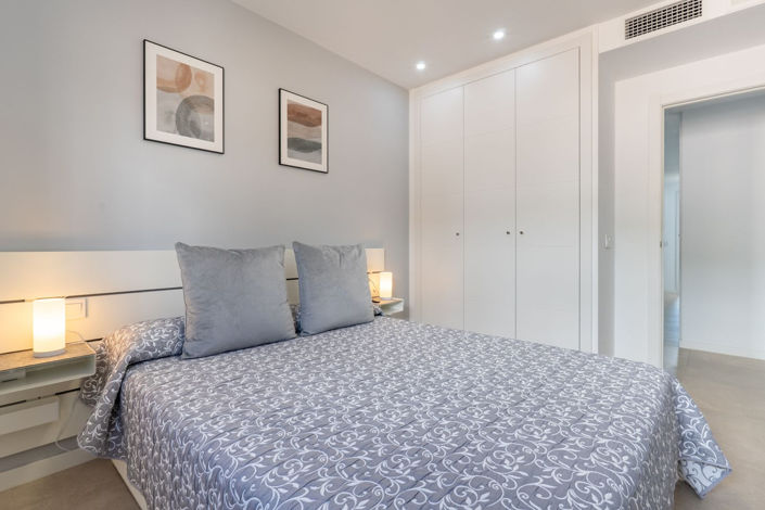 Image No.14-4 Bed Townhouse for sale