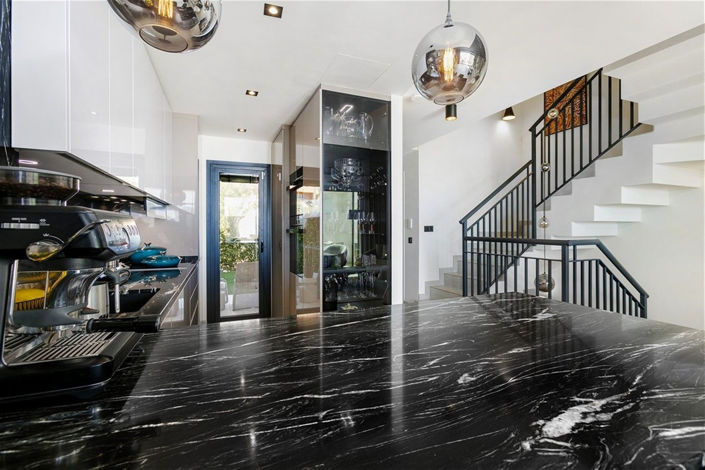 Image No.12-3 Bed Townhouse for sale