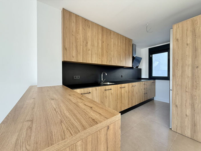 Image No.14-3 Bed Townhouse for sale