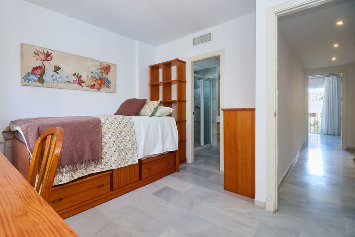 Image No.13-3 Bed Townhouse for sale