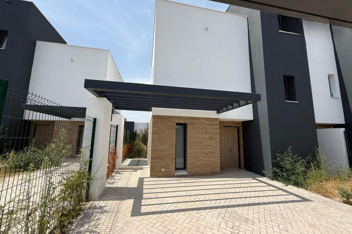 Image No.4-3 Bed Townhouse for sale