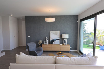 angh7sj2yxv7-aa4cc561180b369757c0bb4af9886cd3