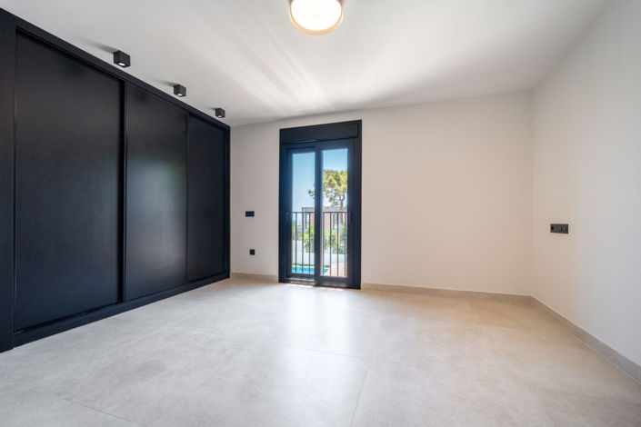 Image No.14-5 Bed Villa for sale