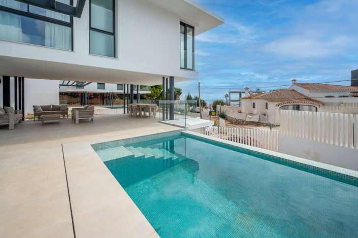 Image No.2-4 Bed Villa for sale