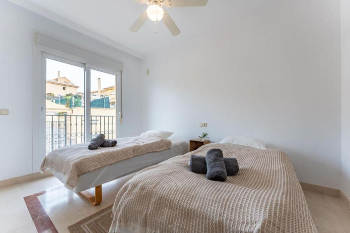 Image No.17-4 Bed Townhouse for sale