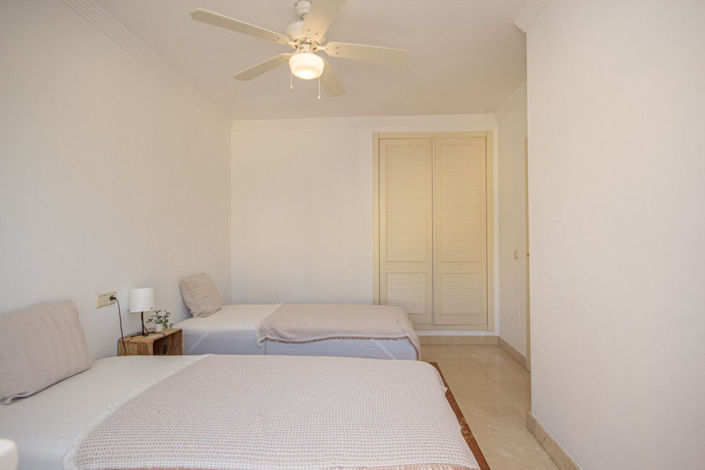 Image No.22-4 Bed Townhouse for sale