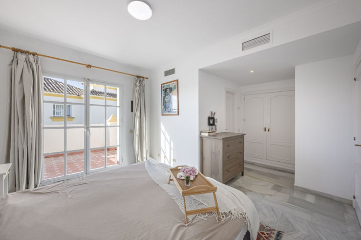 Image No.18-3 Bed Townhouse for sale