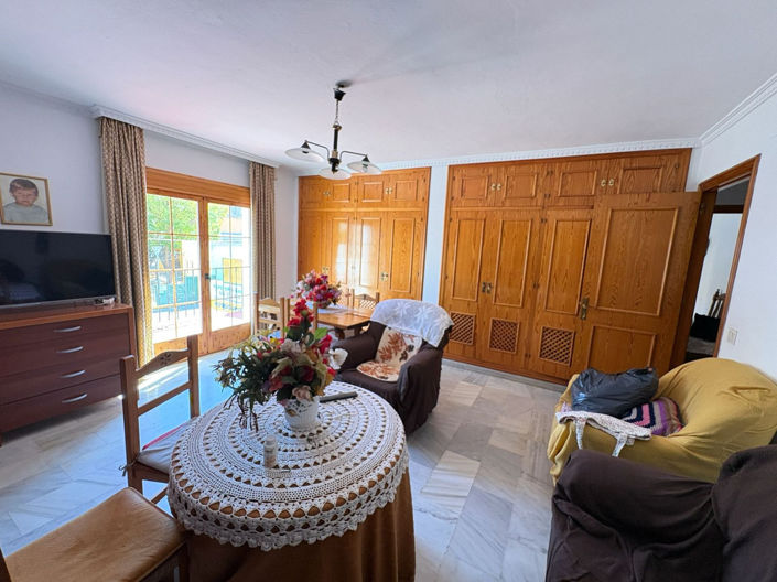 Image No.8-5 Bed Townhouse for sale