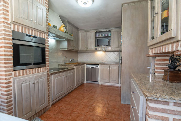 Image No.12-3 Bed Townhouse for sale