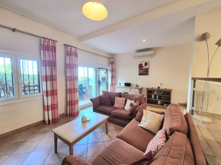 Image No.6-3 Bed Townhouse for sale