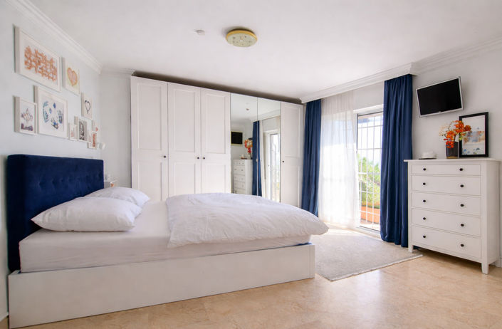 Image No.13-4 Bed Townhouse for sale