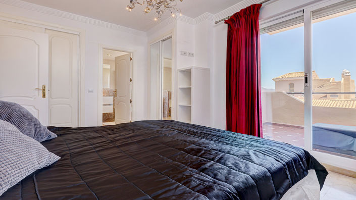 Image No.14-4 Bed Townhouse for sale