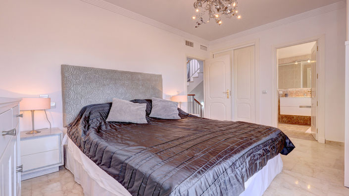 Image No.15-4 Bed Townhouse for sale