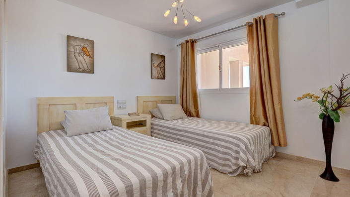 Image No.19-4 Bed Townhouse for sale