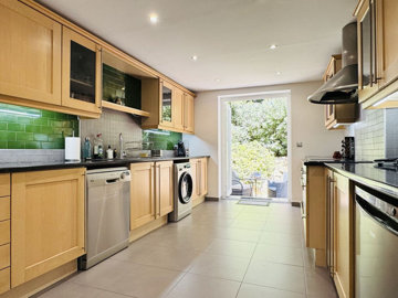 i8o4g0qrjv11-20939a0134ad724a8cb2a801094d15a4